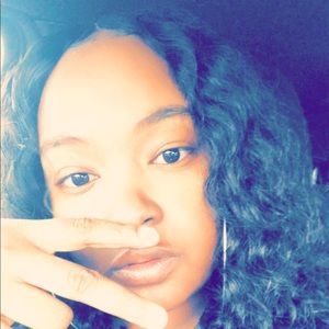 Meet your Posher, Monique